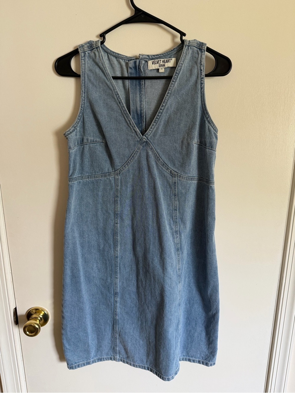 Velvet Heart Light Blue Denim V-Neck Sleeveless Mini Dress